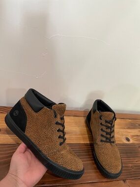 Timberland Women's Skyla Bay Chukka Boot In Cheetah Suede High Top Size 10